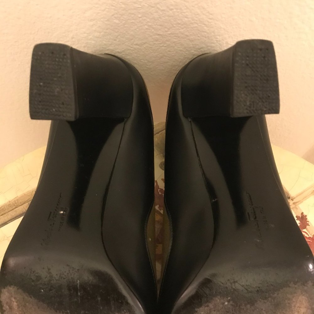 Ferragamo Olive/Black Pump -Size 8 - Picture 10 of 12